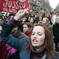 Cientos de miles de franceses protestan contra la reforma laboral de Villepin ... Una mirada a la ciudadanía juvenil